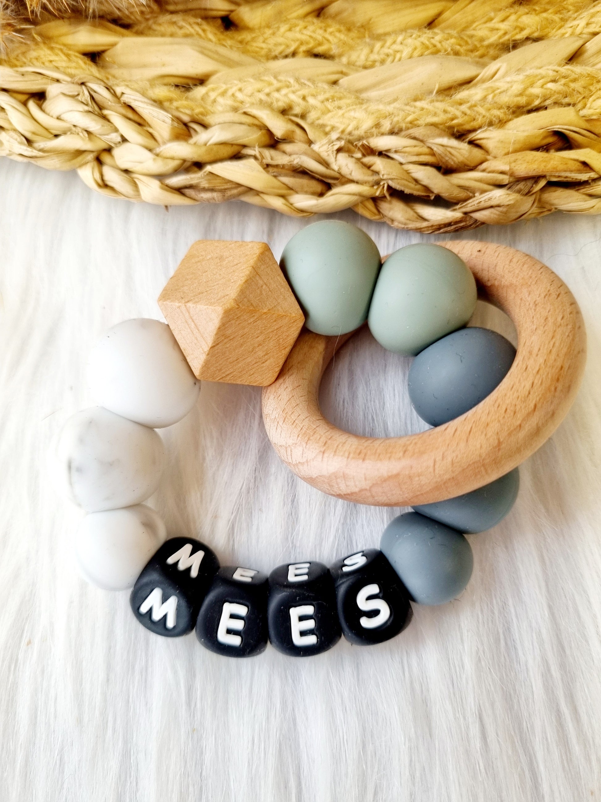 Bijtring met naam marble, donkergrijs, lichtgrijs