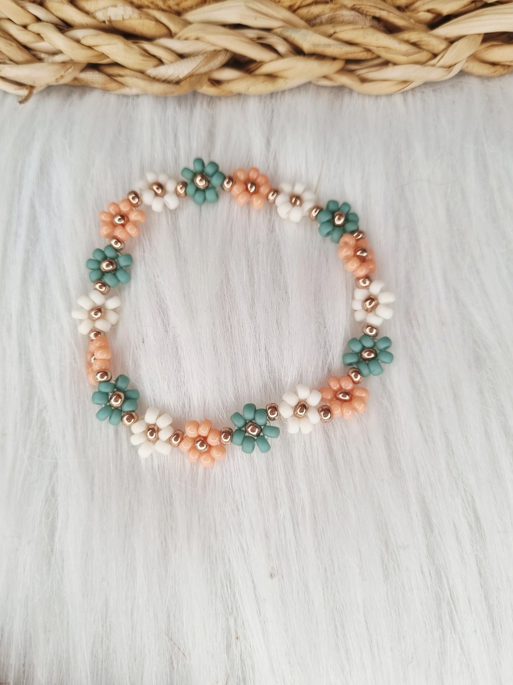 Daisy armband – Miyuki kralen wit,zalm,emerald