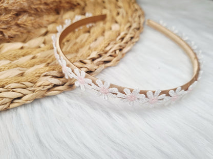 Diadeem daisy roze