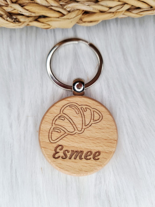Houten sleutelhanger met naam (gegraveerd) croissant 