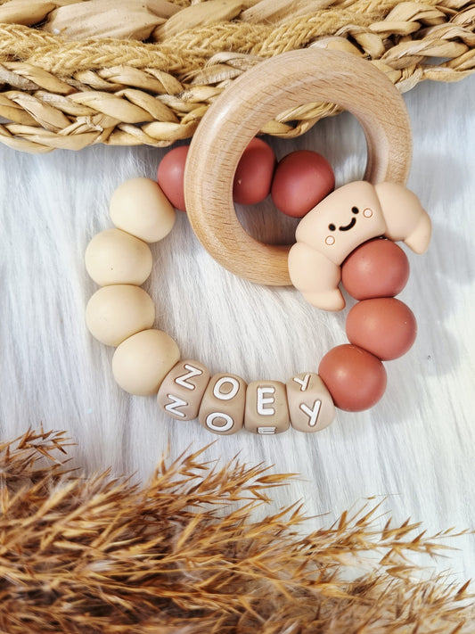 Bijtring met naam Croissant beige, woodchuck