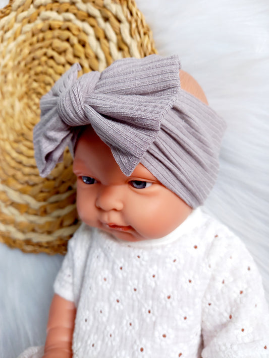 Dit super leuke haarbandjes voor kleine meisjes het is gemaakt van lekker zachte stof en stretcht lekker mee. Ze zijn verkrijgbaar in verschillende kleuren zodat je het kan matchen bij het outfit van je meisje. kinderhaarband, haaraccessoires, baby haarband, winterhaarband, Haarband twist, haarband lotte